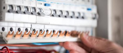 Dlaczego regularny serwis instalacji elektrycznej jest tak ważny?