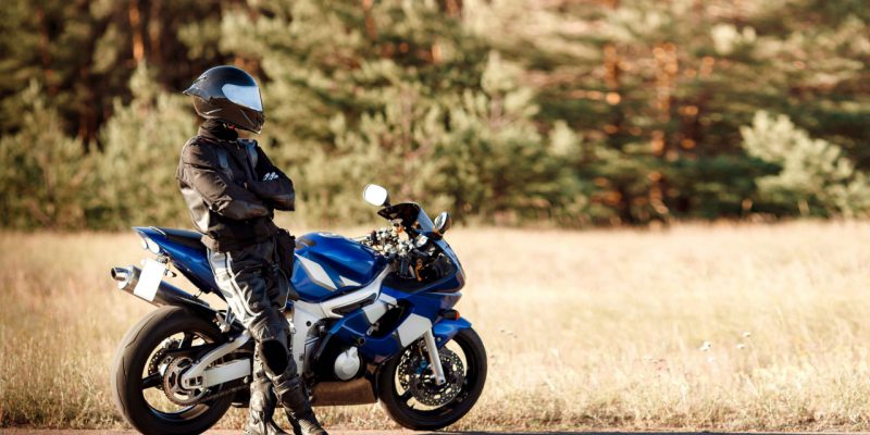 Spodnie motocyklowe – na co warto zwrócić uwagę przed kupnem?