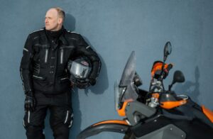 Odzież motocyklowa męska – bezpieczeństwo i styl na drodze