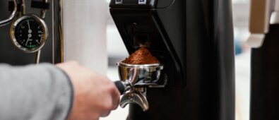 Wynajem ekspresów do kawy – dlaczego warto?