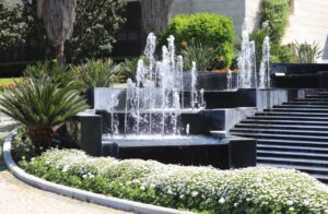 Nowoczesne fontanny ogrodowe – czy można je kupić w sklepie internetowym?