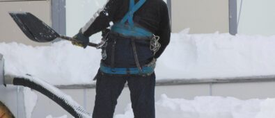 Profesjonalne odśnieżanie dachów – dlaczego warto?